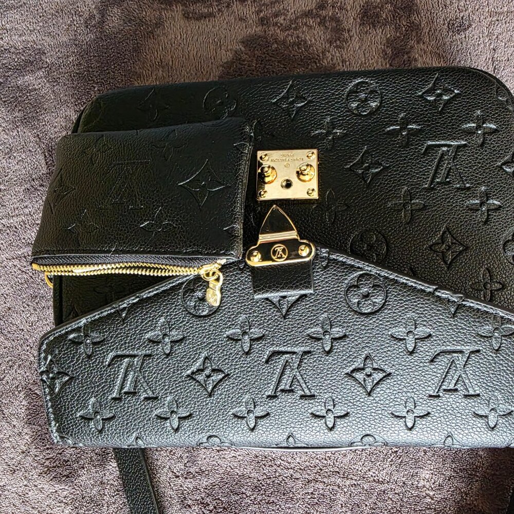 Louis Vuitton - Picture 8 of 16
